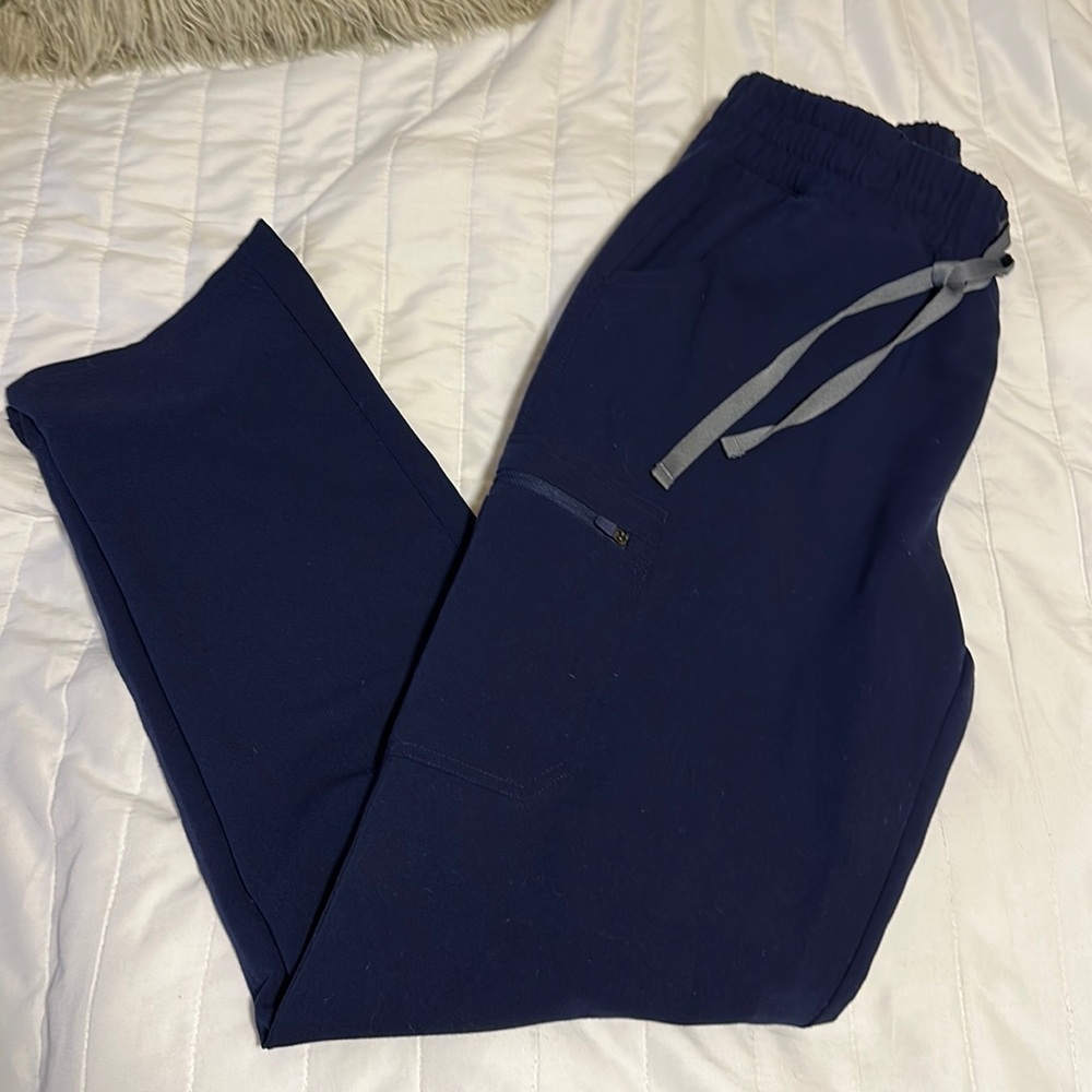 Navy figs scrub bottom